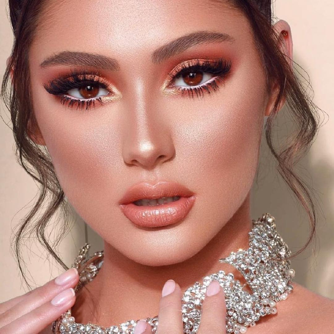 Bella, Natural hazel
